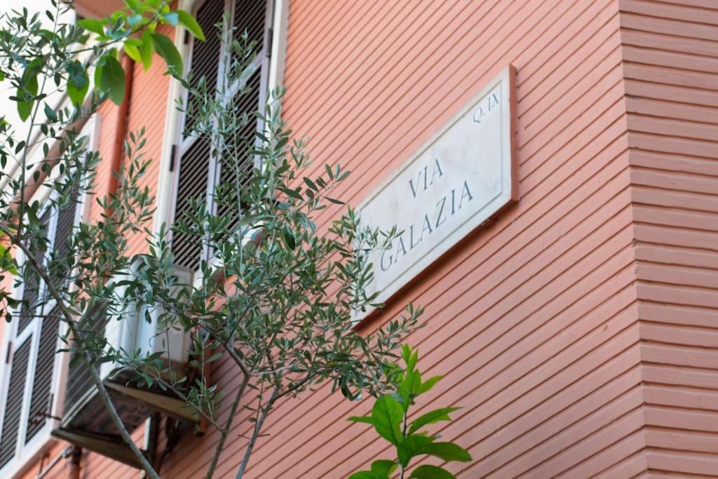 Appartamento Di Charme San Giovanni - Colosseo Roma Exterior foto